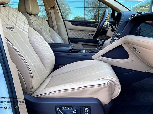 Used 2021 Bentley Bentayga image 9