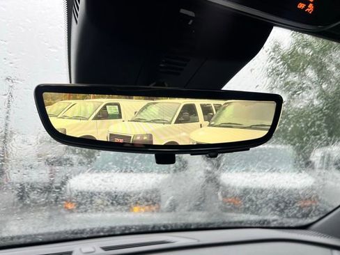 Used 2024 Chevrolet Traverse RS image 32