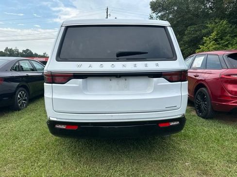 Used 2024 Jeep Wagoneer Series II w/ Flexible Seating Group RWD image 5