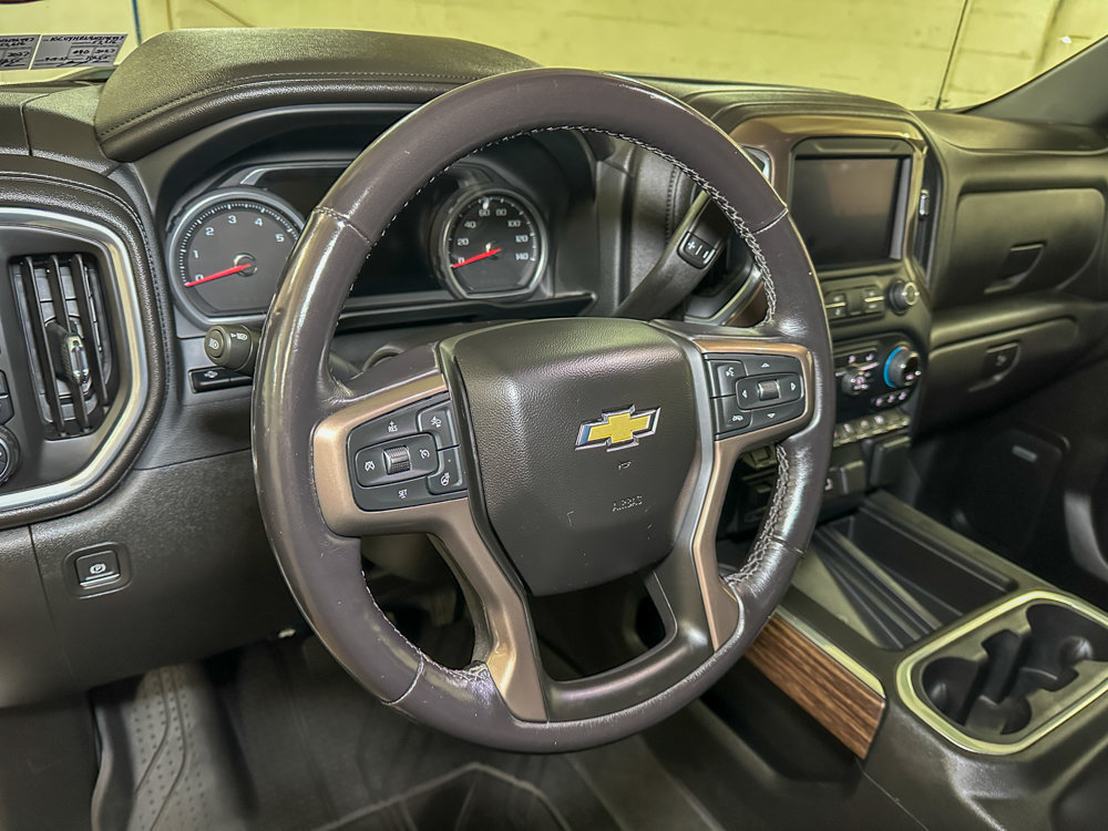 Used 2022 Chevrolet Silverado 1500 High Country w/ Technology Package AWD/4WD image 23