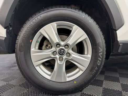 Used 2019 Toyota RAV4 XLE w/ Carpet Mat Package image 9