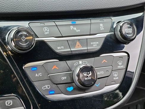 Used 2020 Chrysler Pacifica Touring w/ S Appearance Package image 24