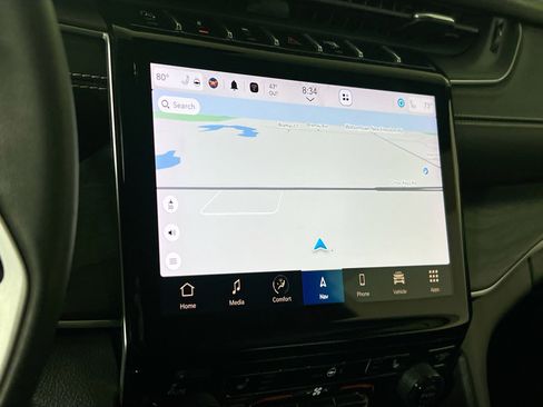 Used 2023 Jeep Grand Cherokee Limited w/ Black Appearance Package image 13