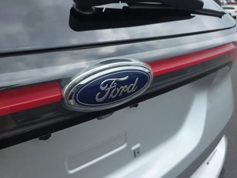 Used 2018 Ford Edge SE FWD image 10