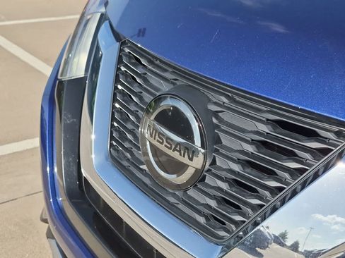 Used 2020 Nissan Rogue SV FWD image 11