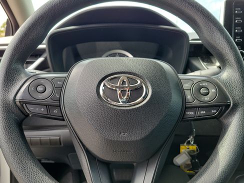 Used 2021 Toyota Corolla LE FWD image 17