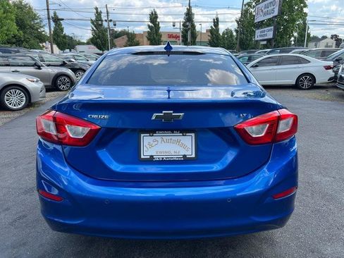 Used 2018 Chevrolet Cruze LT w/ Convenience Package FWD image 5