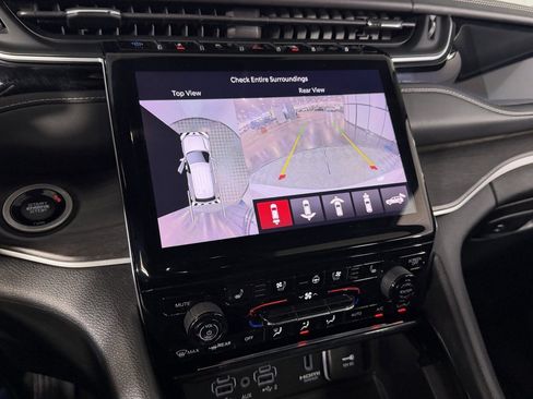 Used 2022 Jeep Grand Cherokee Limited 4xe w/ Luxury Tech Group II image 18