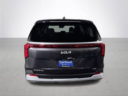 Certified 2025 Kia Carnival LXS image 8