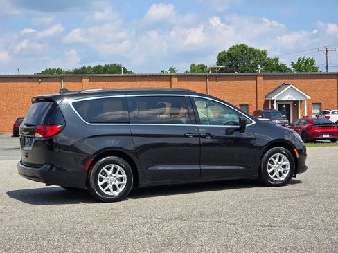 Used 2020 Chrysler Voyager Lxi FWD image 21