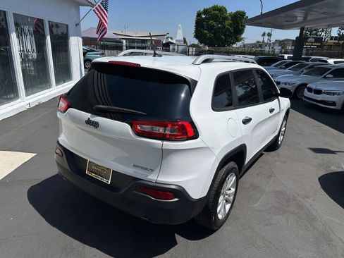 Used 2015 Jeep Cherokee Sport image 17