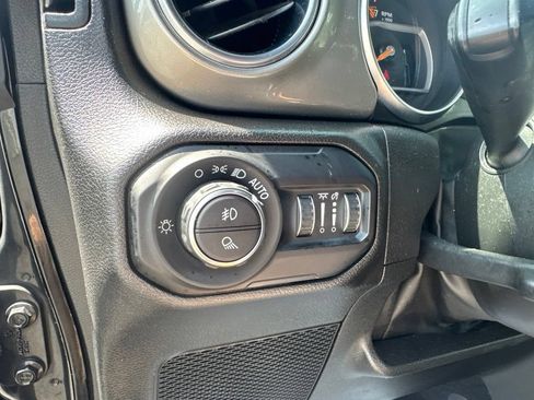 Used 2022 Jeep Gladiator Overland w/ Trailer Tow Package AWD/4WD image 17