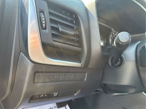 Used 2024 Nissan Rogue S AWD/4WD image 19