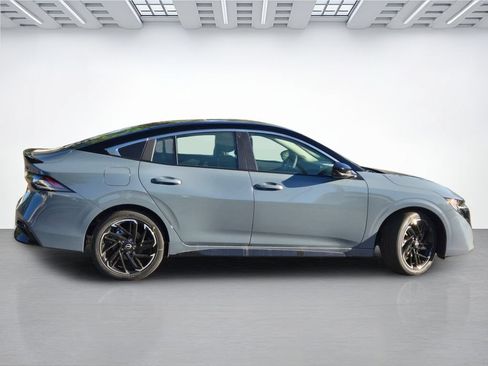 New 2026 Nissan Sentra SR w/ Floor Mat Package FWD image 3