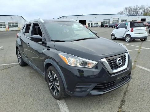 Used 2020 Nissan Kicks SV image 2