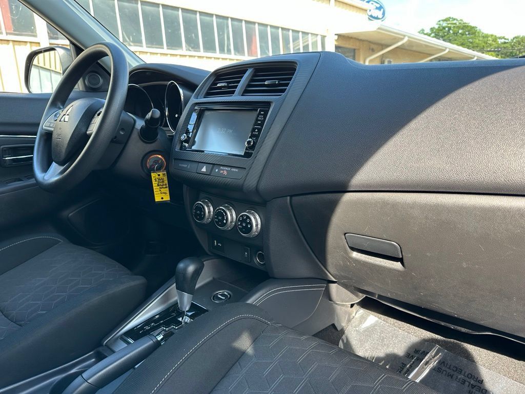 Used 2024 Mitsubishi Outlander Sport ES AWD/4WD image 16