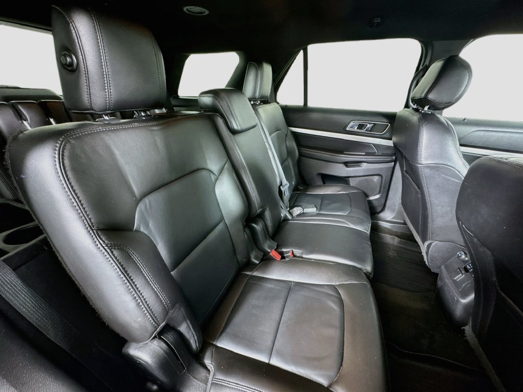 Used 2017 Ford Explorer XLT w/ Equipment Group 202A FWD image 30