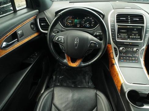 Used 2016 Lincoln MKX Reserve w/ Technology Package FWD image 13