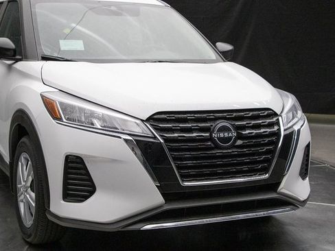 New 2025 Nissan Kicks Play S image 3