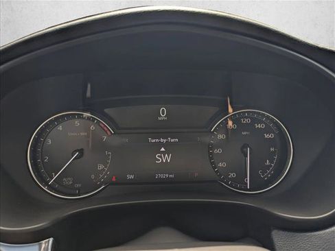 Used 2022 Cadillac XT4 Luxury w/ Cold Weather Package FWD image 11
