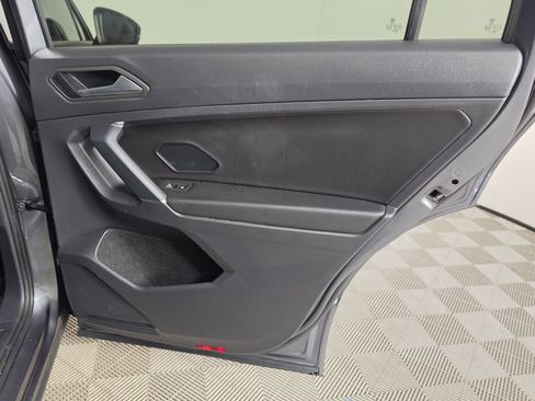 Used 2020 Volkswagen Tiguan SE R-Line FWD image 30