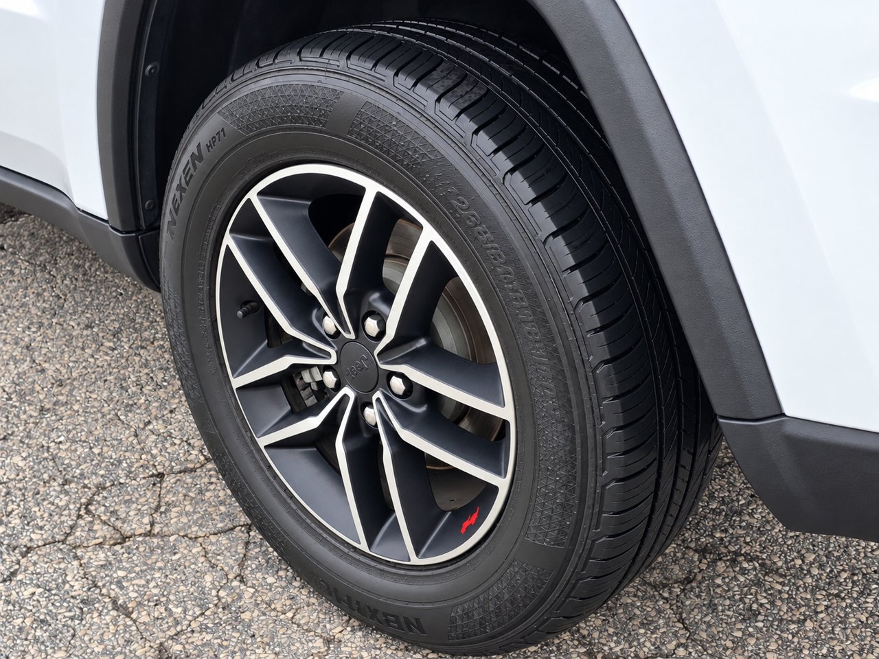 Used 2019 Jeep Grand Cherokee Trailhawk AWD/4WD image 12