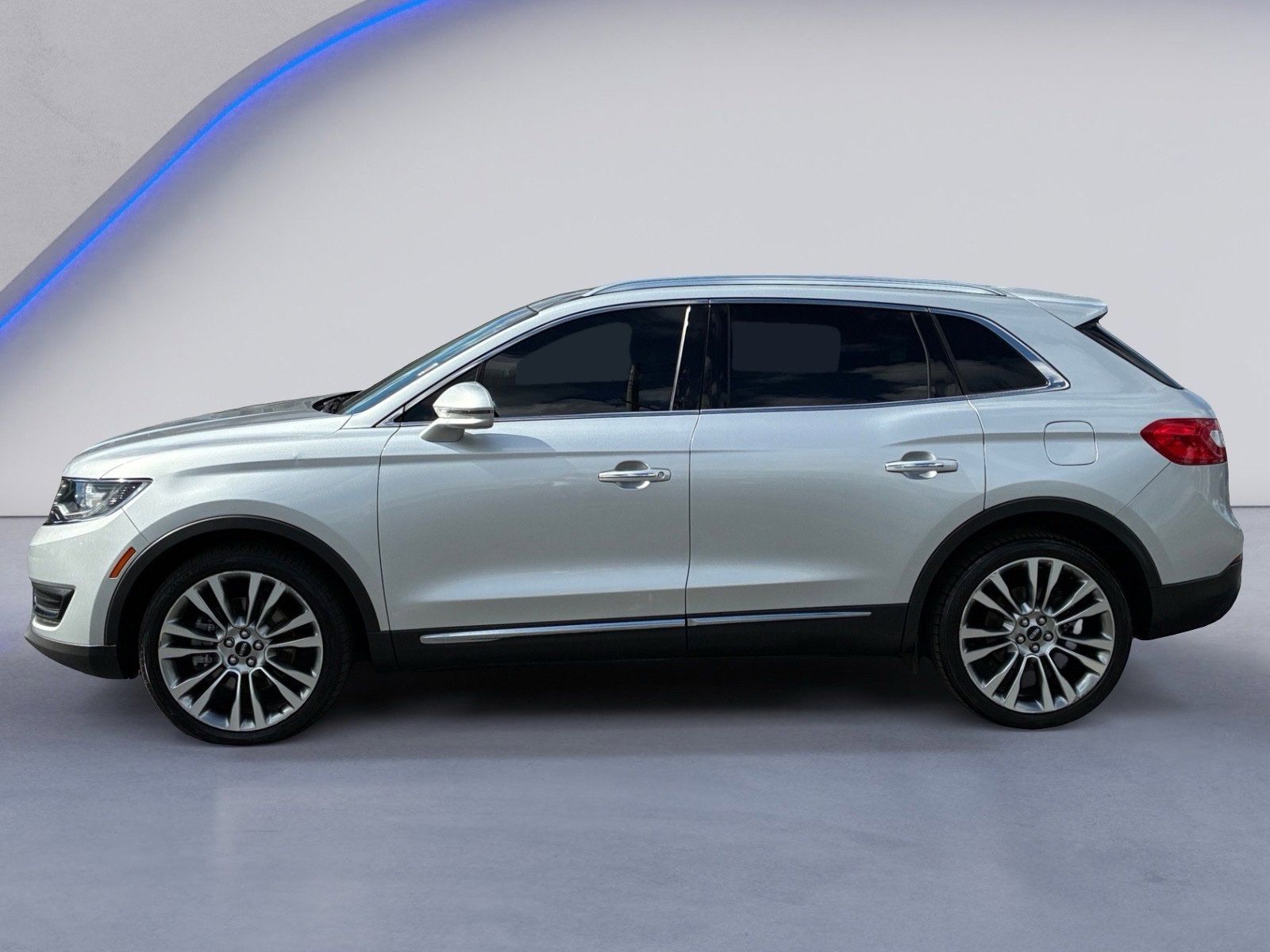 Used 2017 Lincoln MKX Reserve w/ Driver Assistance Package FWD image 7