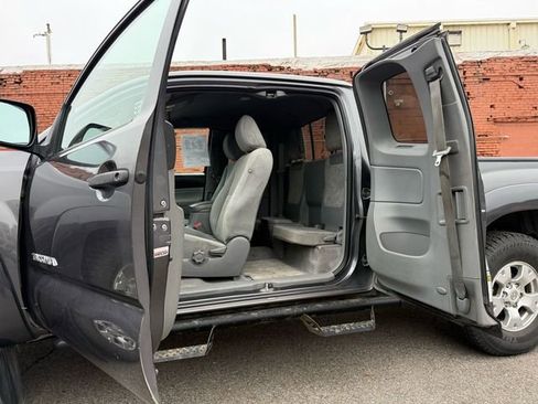 Used 2011 Toyota Tacoma 4x4 Access Cab V6 image 9