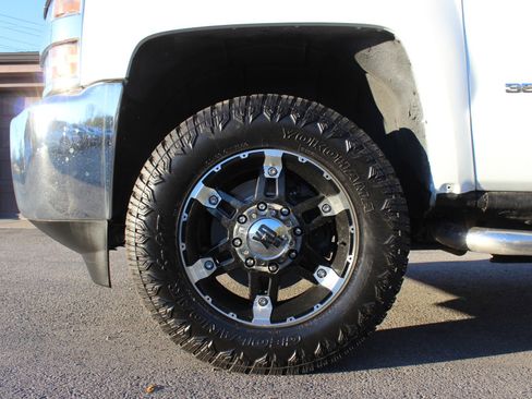 Used 2015 Chevrolet Silverado 3500 W/T w/ Snow Plow Prep Package image 29