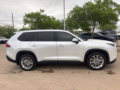 Used 2024 Toyota Grand Highlander Platinum image 4