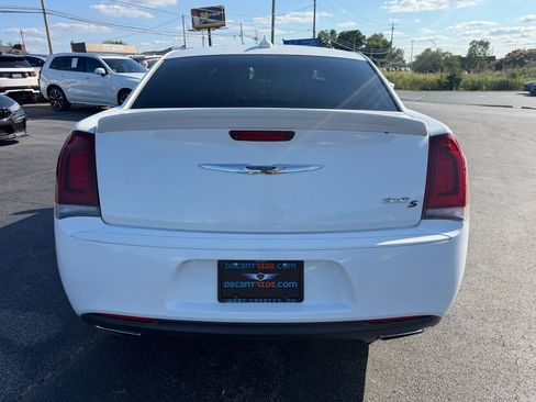 Used 2016 Chrysler 300 S RWD image 4