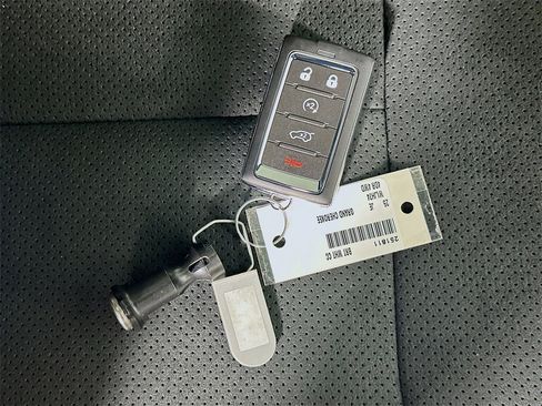 New 2025 Jeep Grand Cherokee Altitude image 19