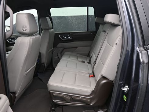 Used 2022 Chevrolet Suburban Z71 w/ Luxury Package image 22