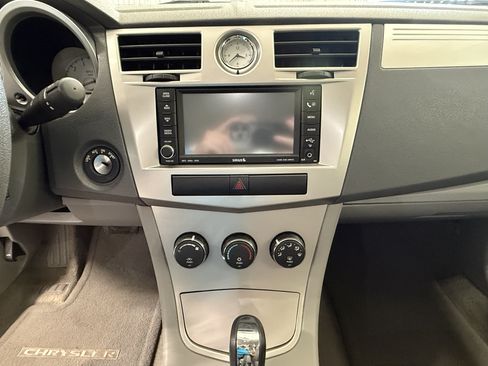 Used 2008 Chrysler Sebring Touring FWD image 19