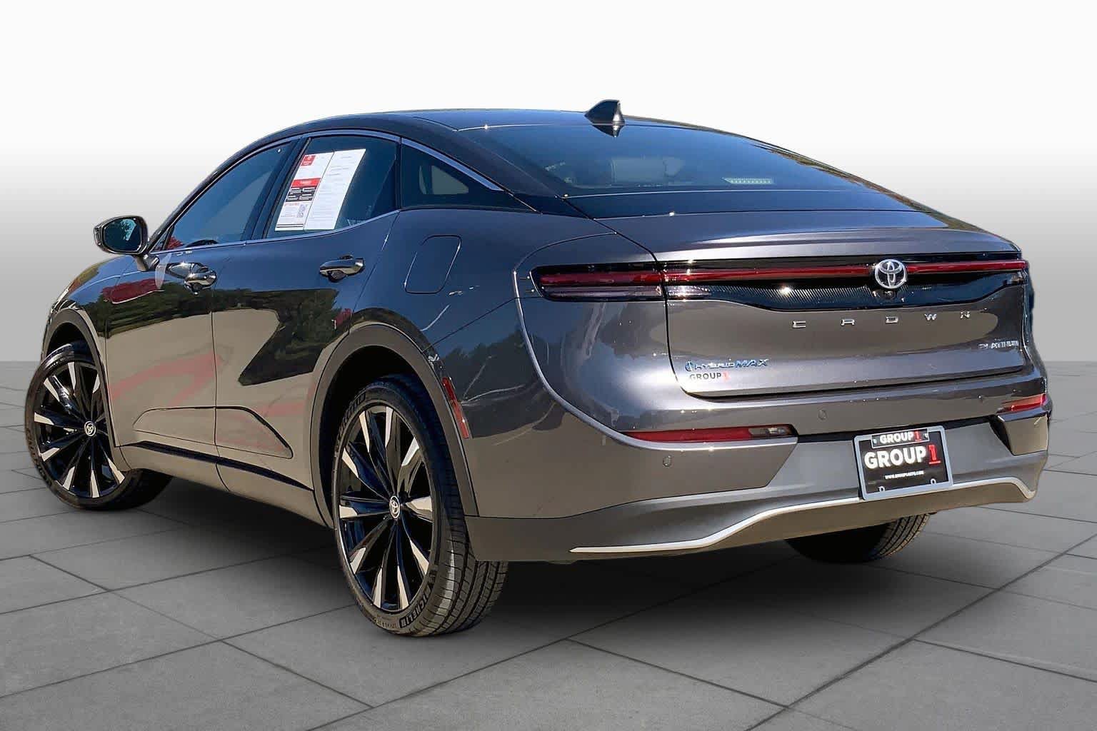 Used 2024 Toyota Crown Platinum AWD/4WD image 12