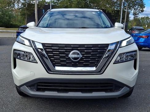 Used 2023 Nissan Rogue SV image 2