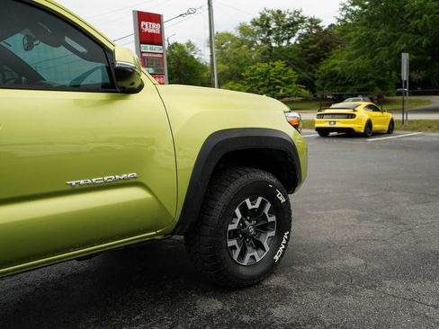 Used 2023 Toyota Tacoma TRD Off-Road w/ TRD Premium Off Road Package AWD/4WD image 17