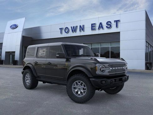 New 2025 Ford Bronco Badlands image 7