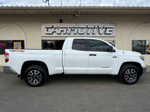Used 2018 Toyota Tundra SR5 image 3