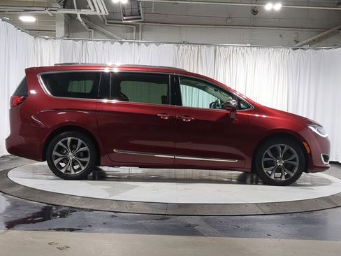 Used 2017 Chrysler Pacifica Limited w/ UConnect Theater Package image 18