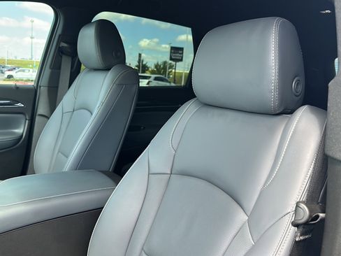 Used 2023 Buick Enclave Premium image 14