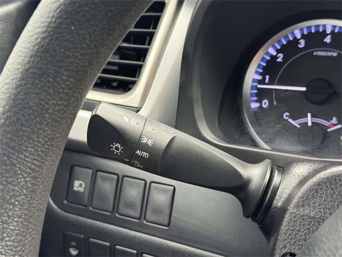 Used 2019 Toyota Highlander LE image 26