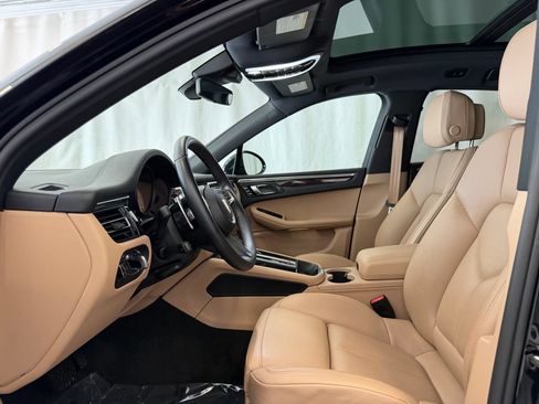 Certified 2024 Porsche Macan S AWD/4WD image 5
