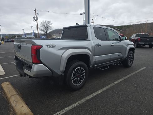 Used 2025 Toyota Tacoma TRD Sport image 3
