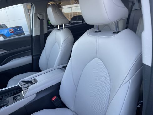 Used 2024 Toyota Grand Highlander XLE image 13