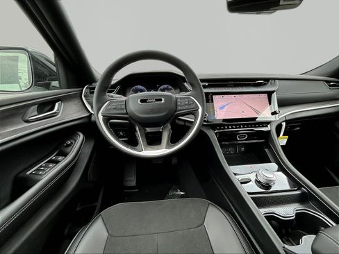 New 2026 Jeep Grand Cherokee Altitude AWD/4WD image 9