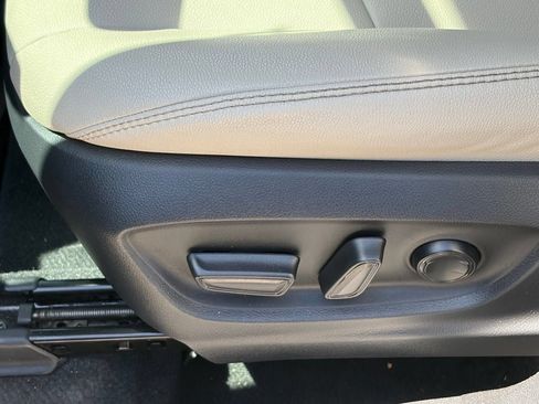 Used 2024 Toyota Corolla Cross XLE w/ Convenience Package FWD image 7