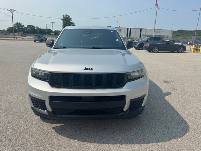 Used 2023 Jeep Grand Cherokee L Laredo AWD/4WD image 6
