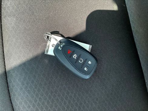 Used 2023 Chevrolet Malibu LT FWD image 35