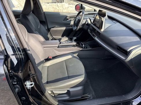 Used 2025 Toyota Prius XLE image 9